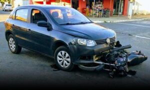 Grave acidente na Avenida Brasil: Motociclista fica ferido após colisão em cruzamento, nesta tarde em Conquista