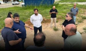 Comitiva avalia espaço no Centro Glauber Rocha para construção da nova sede da Câmara de Vitória da Conquista