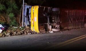 Atenção: Ônibus tombou em rodovia no norte de Minas Gerais e cinco passageiros morreram, incluindo bebê