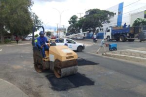 Prefeitura de Vitória da Conquista retoma operação “Tapa-Buracos” e recupera vias danificadas pelas chuvas