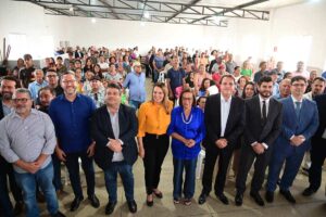 Dia feliz: Prefeitura de Vitória da Conquista entrega 160 escrituras aos moradores do Renato Magalhães pelo “Morar Legal”