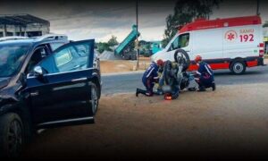 Atenção: Motociclista é hospitalizado após ser atingido por caminhonete no Anel Viário de Vitória da Conquista