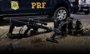 PRF apreende fuzil e pistola durante fiscalização em carro de passeio na rodovia BR-116, em Vitória da Conquista