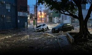 Vitória da Conquista está com alerta vermelho para chuvas. Prefeitura recomenda suspensão de eventos abertos