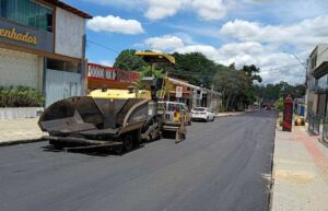 Embasa requalifica sistema de esgotamento da rua dos bares no bairro Candeias, em Vitória da Conquista