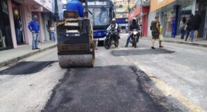Conquista: Chuvas dão uma “trégua” e Prefeitura intensifica Operação Tapa-Buraco em diversas ruas da cidade