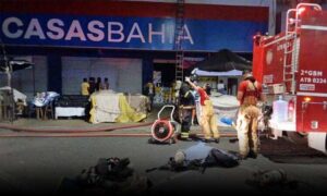 Urgente: Loja das Casas Bahia pegou fogo na madrugada desta terça-feira. Bombeiros fazem o rescaldo