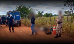 Violência: Dois jovens são encontrados mortos, com marcas de tiros em estrada vicinal neste sábado