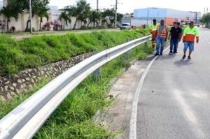 Conquista: PMVC inicia instalação de guard rail na Avenida Caracas, no Jurema, e reforça segurança na via