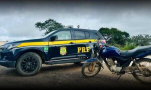 Região: Operação da PRF apreende motocicleta na BR-116 e prende condutor. Veículo foi roubado em 2014