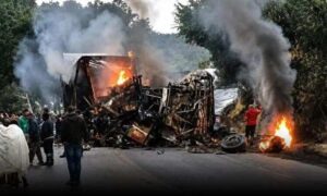 Tragédia: Acidente entre ônibus e carreta deixou saldo de 8 mortos neste domingo, no norte de Minas Gerais