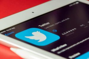 O que é o baixador de GIFs do Twitter e como usar