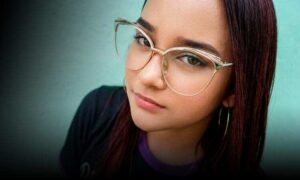 Consternação: Jovem Maria Catarina, de 16 anos, perdeu a vida ao ser eletrocutada por chapinha de cabelo