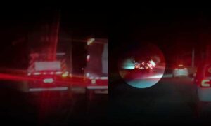 VÍDEO: Veja o momento em que carreta bitrem tombou nesta noite na rodovia BA-263, perto de Itambé