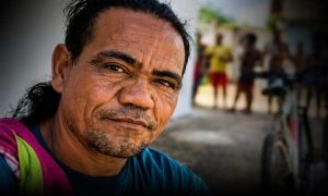 Violência: “Índio” é retirado de casa e assassinado a tiros por facção. Vítima teria sido alvo de “fake news”