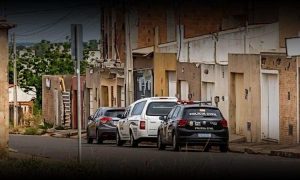 Urgente: Mulher foi encontrada sem vida nesta manhã de quinta-feira, no bairro Zabelê. Polícia Técnica no local