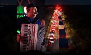 Prefeitura confirma que contrato com Tarcísio do Acordeon será “rescindido”, após acidente na BR-116 impedir apresentação